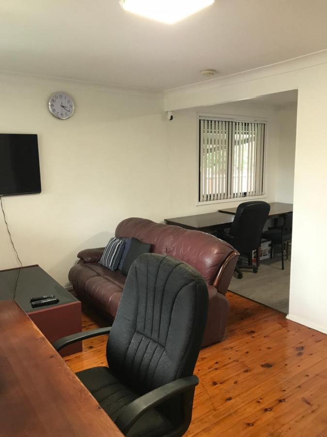 Fragrant Homes-68B Independent Aircon Room, With 65'Tv, Queen Size Beds, Rest Sofa, Built In Wardrobe Doonside Exterior foto